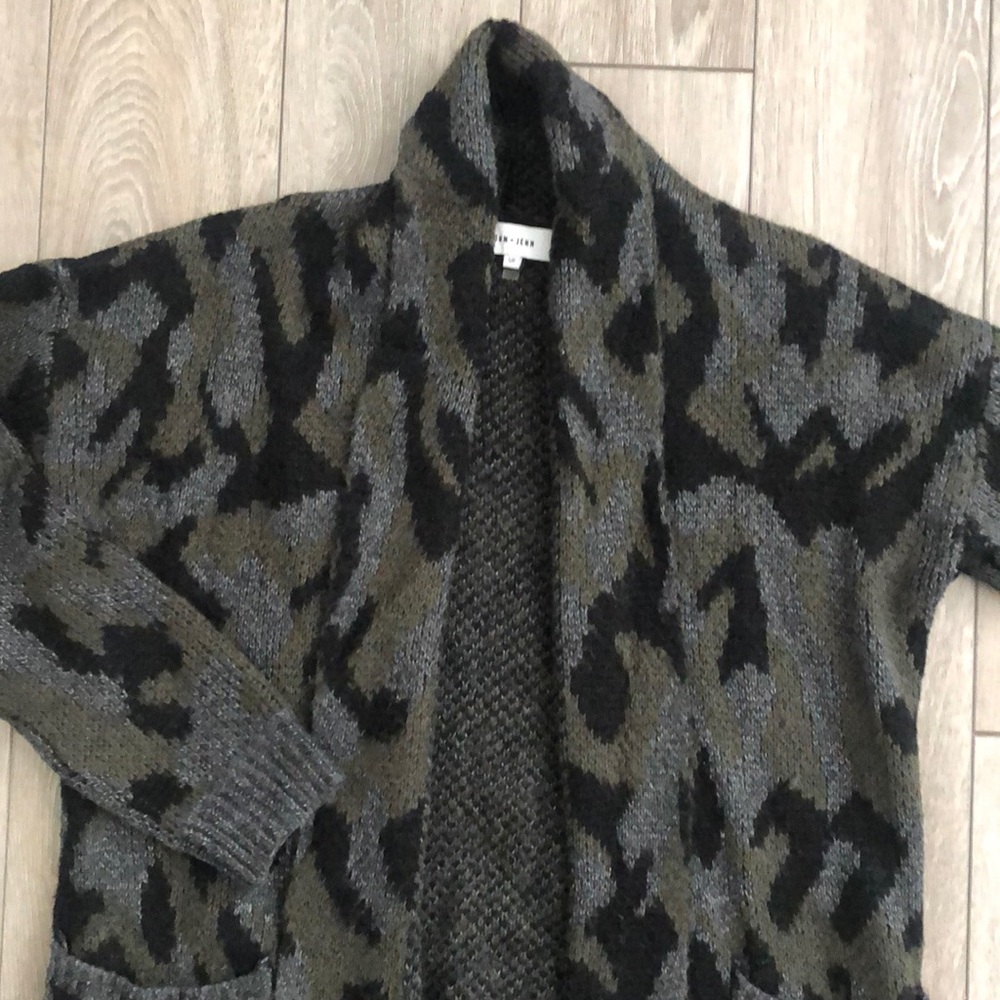 John and Jenn camo cardigan size small. Like new! Shawl collar with pockets.
